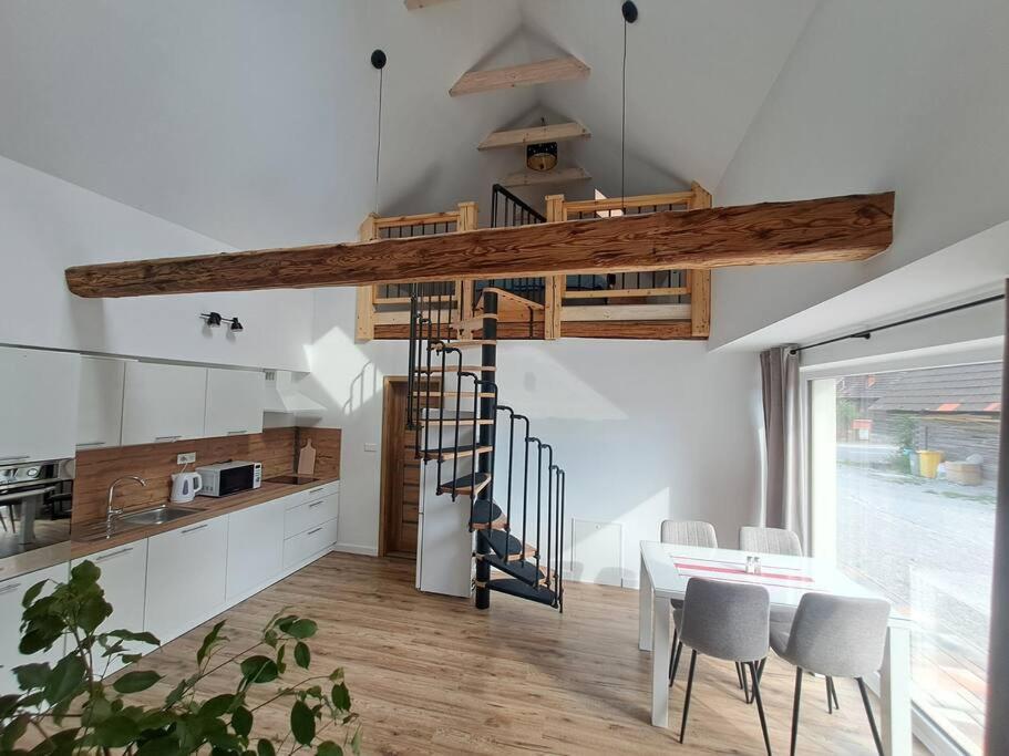 Apartman Loft Parnica Bagian luar foto
